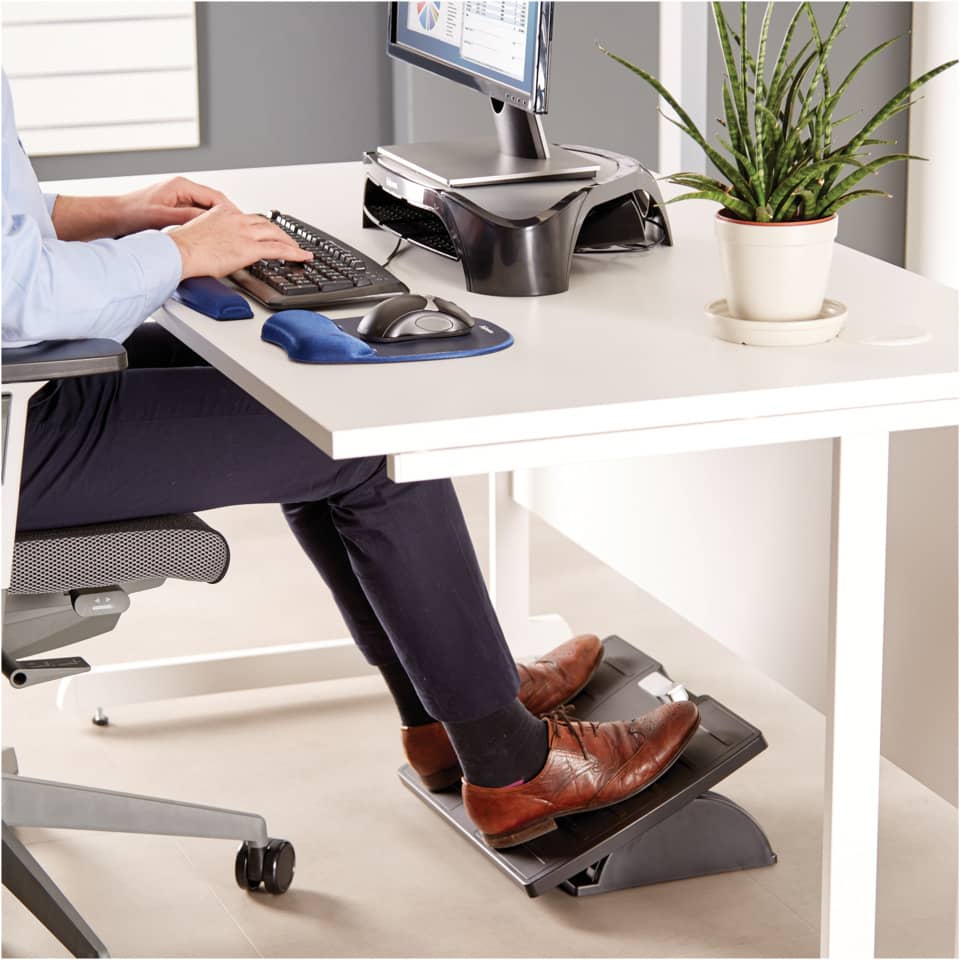 Fußstütze Office Suites Microban, 455 x 340 x 118 mm, schwarz/silber FELLOWES 8035001