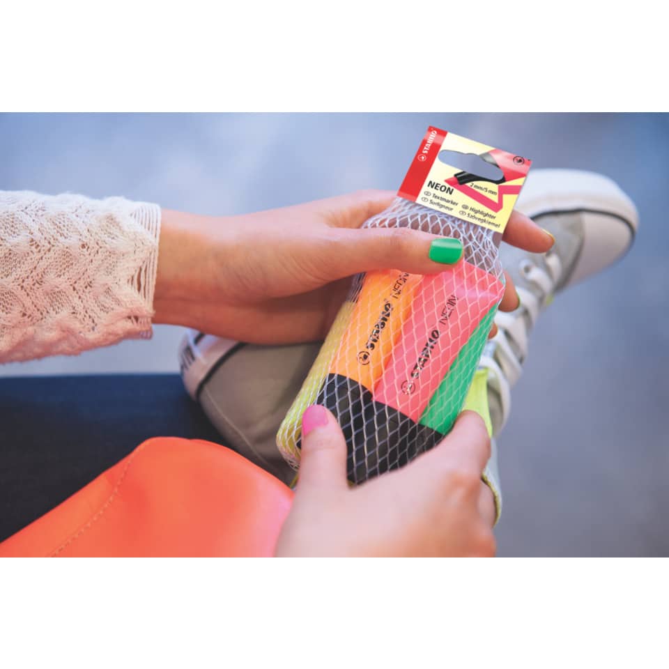 Textmarker Neon, sortiert, Netz mit 4 Stiften STABILO 72/4-1