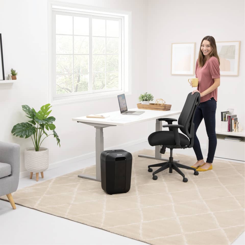 Aktenvernichter Powershred® LX70, Cross-Cut Partikel 4x40mm, P4, 11 Blatt, schwarz FELLOWES 4407501 FELLOWES 4407501 4x40mm