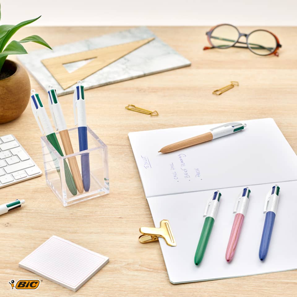 Vierfarbkugelschreiber 4 Colours® WOOD Style, sortiert BIC 507406 BIC 507406 Wood Effect im Display
