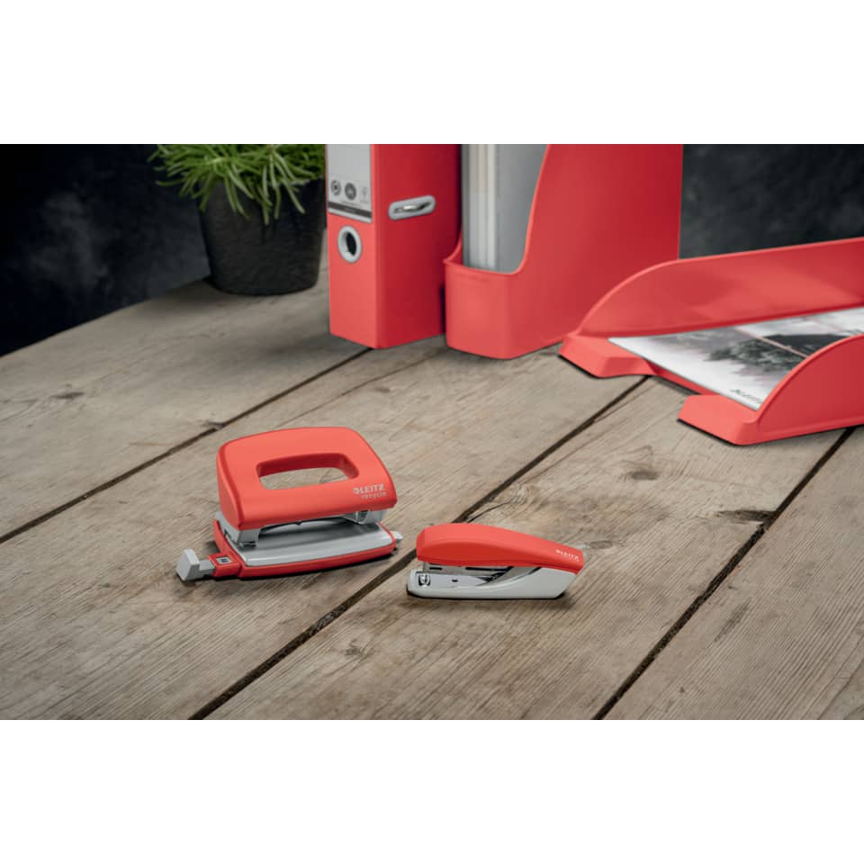 Heftgerät Mini NeXXt Recycle, 10 Blatt, Einlegetiefe 35 mm, rot LEITZ 5617-00-25