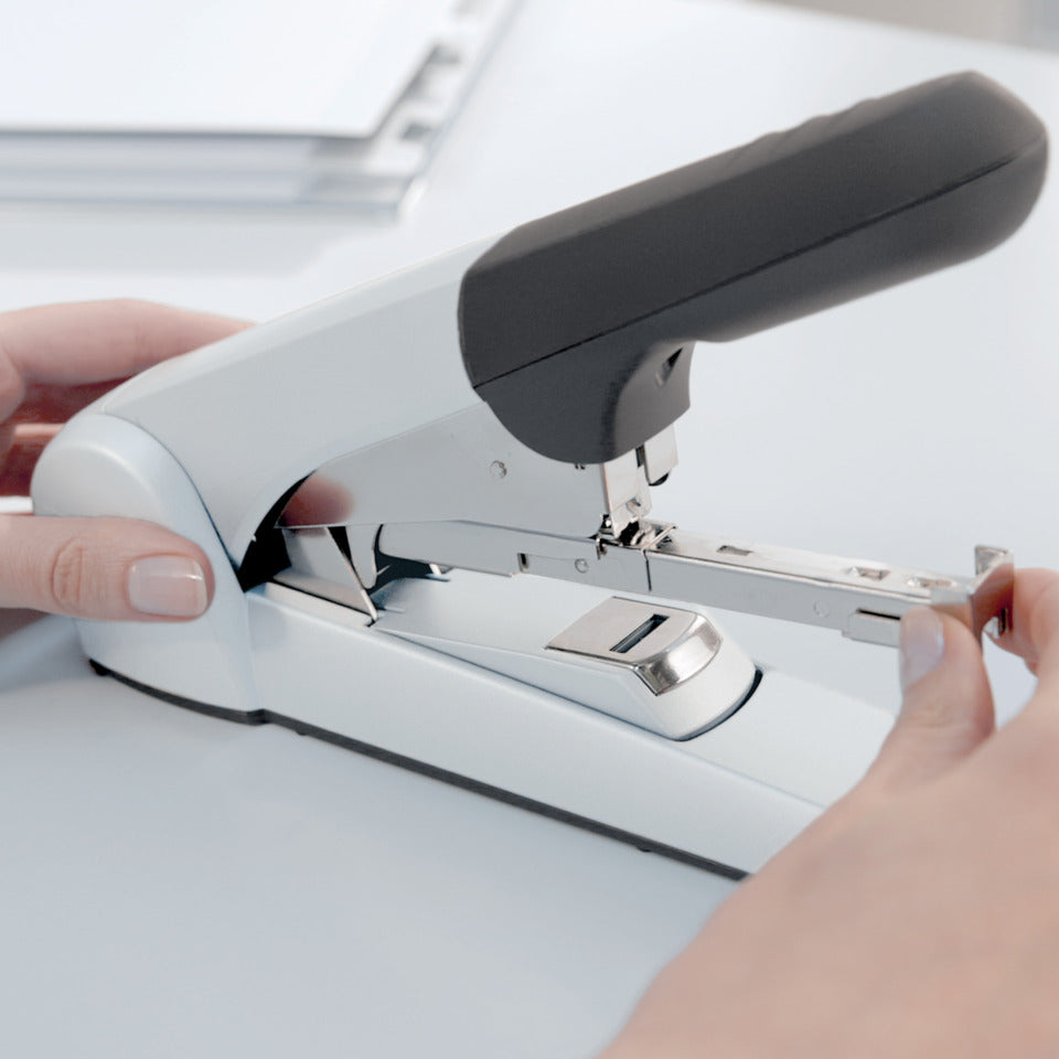 Heftgerät extrastark, 60 Blatt, Einlegetiefe 60 mm, weiß LEITZ 5552-00-84