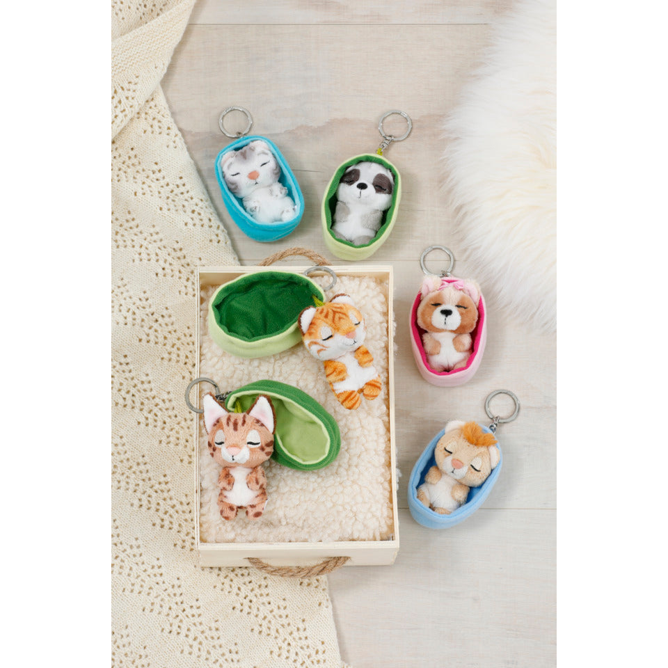 Schlüsselanhänger Sleeping Pets, 8 cm, 12 Designs, 36 Stück NICI 63160 NICI 63160 12 Designs 36 St. im Display