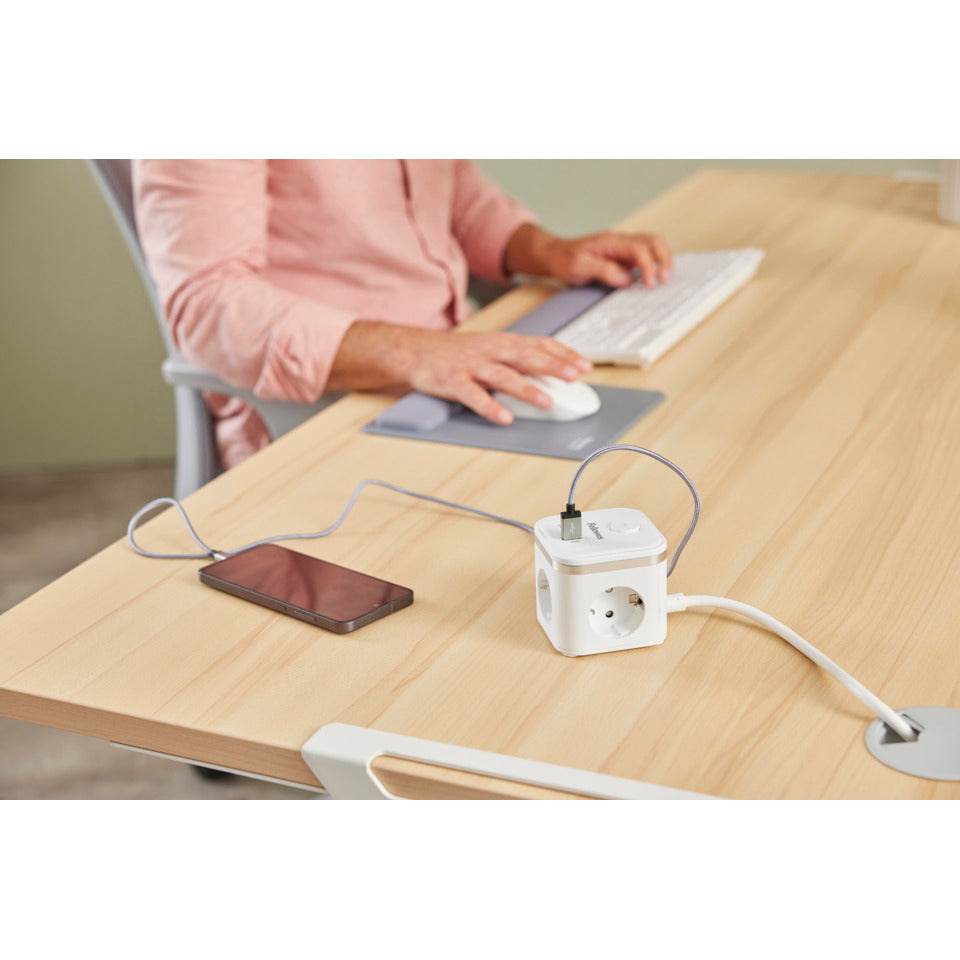 Steckdosenleiste Power Cube, 3-fach, 1 x USB-A, 2 x USB-C, weiß FELLOWES 100137168